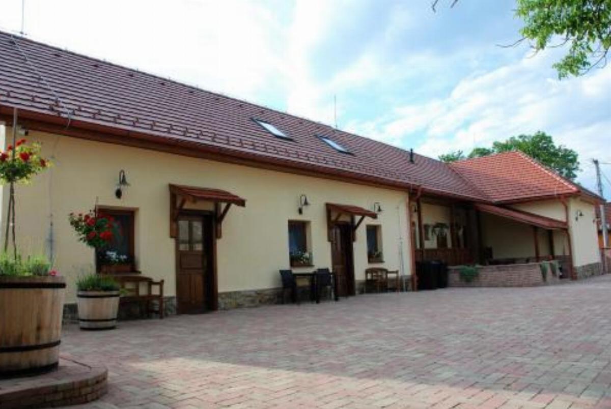 Ubytovanie Tri ruže Hotel Krásnohorské Podhradie Slovakia