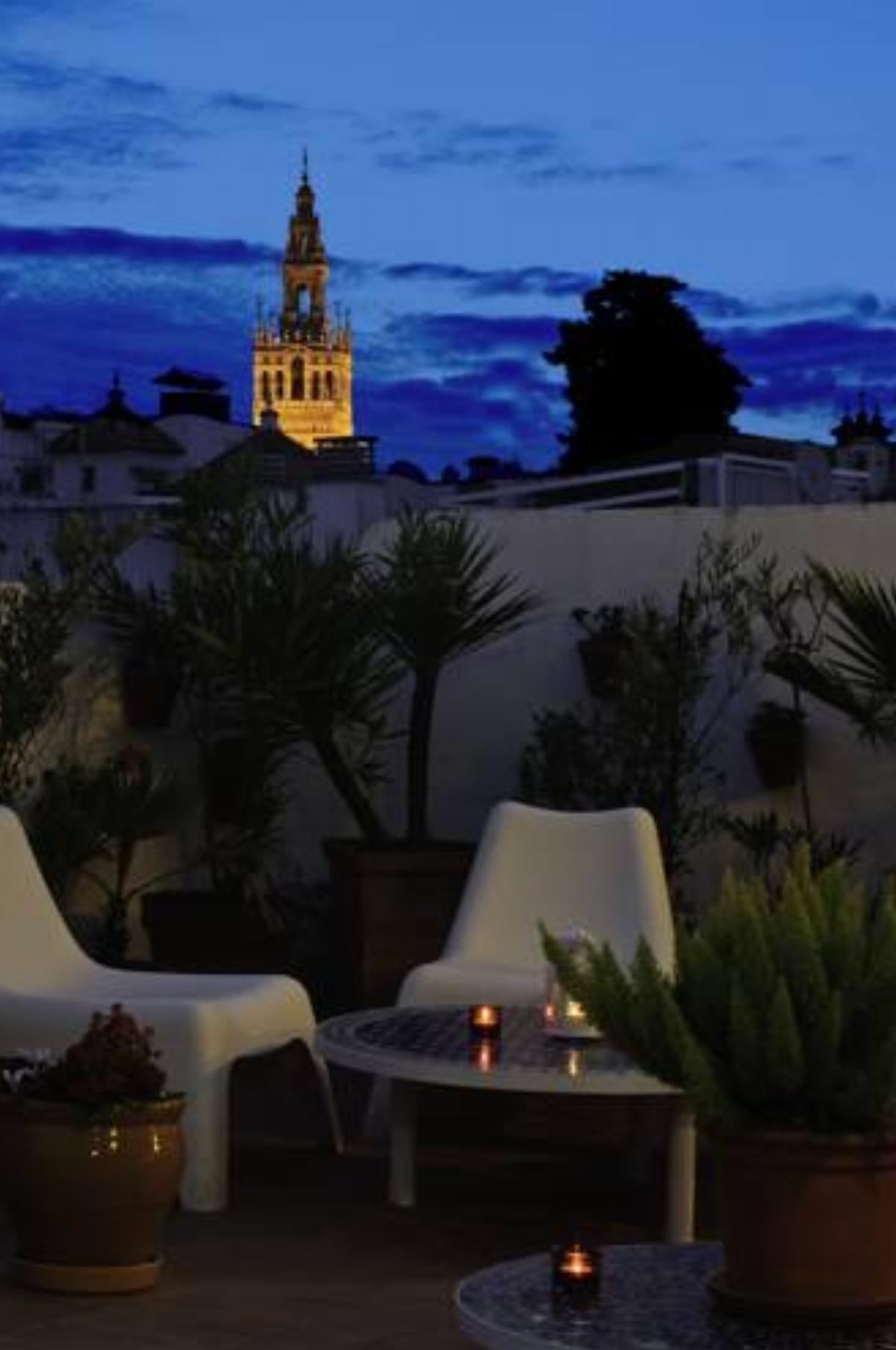 Un Patio En Santa Cruz Hotel Seville Spain