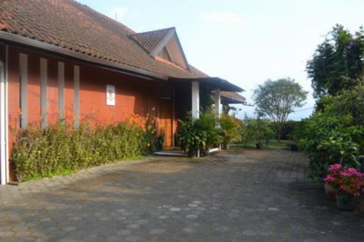 Vila Bunga Merah Gelatik Hotel Lembang Indonesia