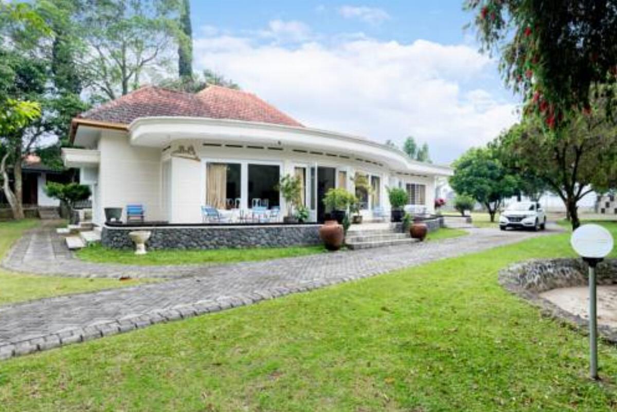Villa Bellevue I Hotel Lebaksari Indonesia