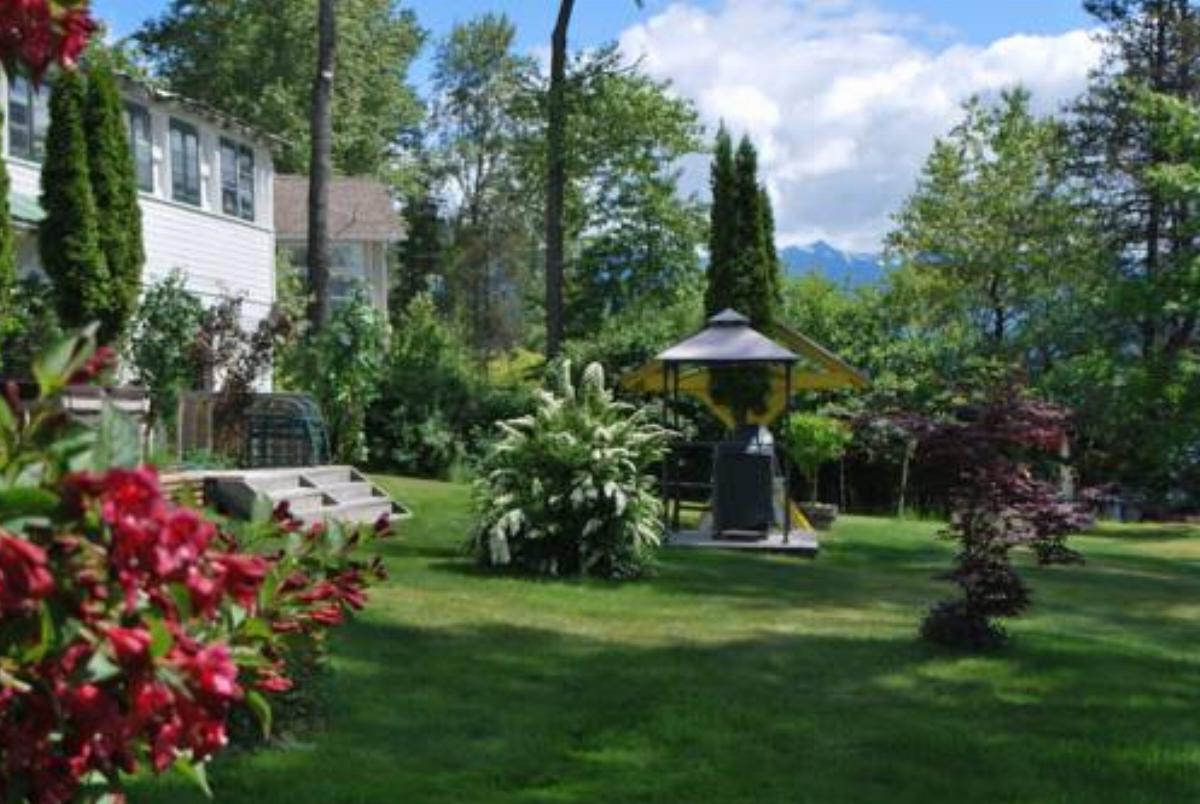 Willow Point Beach House Bed & Breakfast Hotel Nelson Canada
